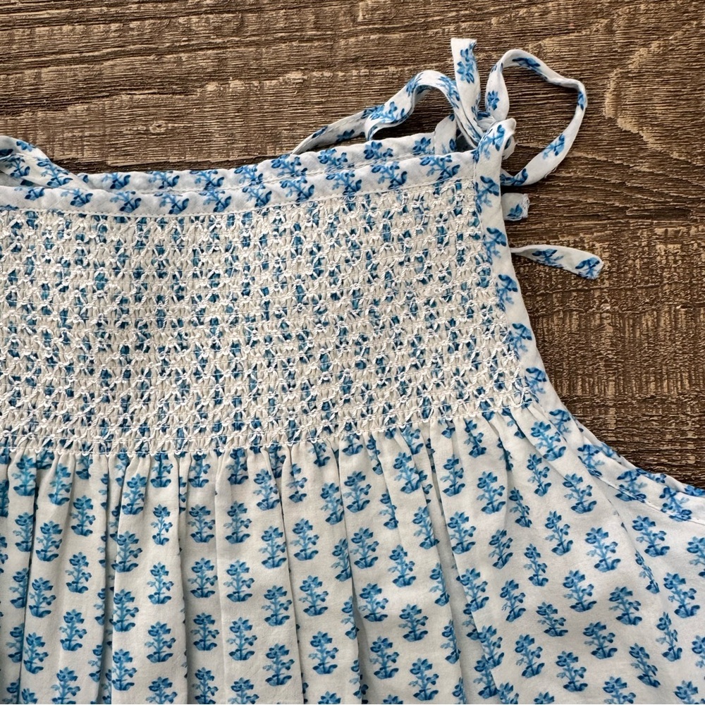The Paper Doll Blue White Floral Smocked Dress 9 10 NWT - Picture 6 of 7